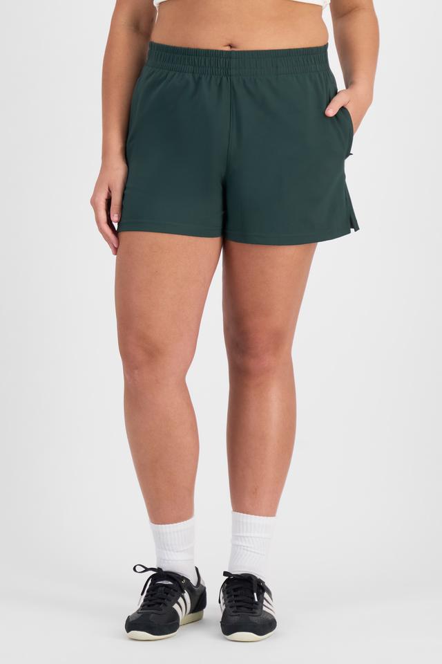 Cameron (She/Her) wears size L and is 179cm tall with 91cm chest and 74cm waist