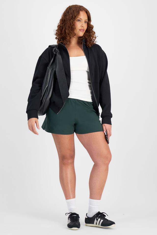 Cameron (She/Her) wears size L and is 179cm tall with 91cm chest and 74cm waist