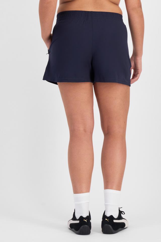 Cameron (She/Her) wears size L and is 179cm tall with 91cm chest and 74cm waist