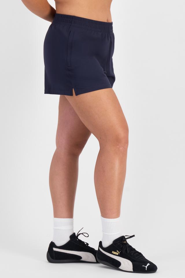Cameron (She/Her) wears size L and is 179cm tall with 91cm chest and 74cm waist