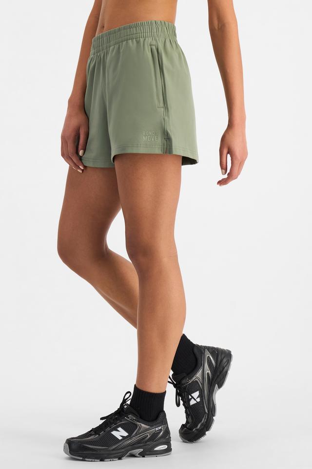 Pepe (She/Her) wears size S and is 177cm tall with 80cm chest and 67cm waist