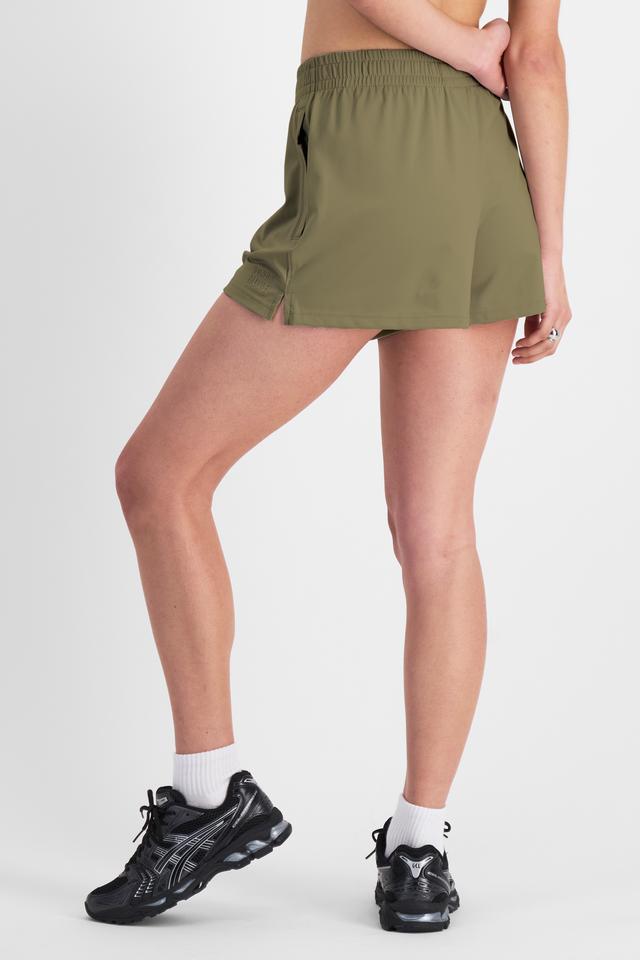 Tiana (She/Her) wears size S and is 176cm tall