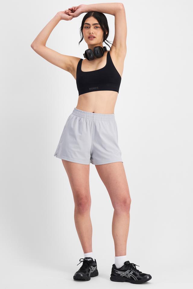 Olivia (She/Her) wears size S and is 176cm tall with cm chest and cm waist