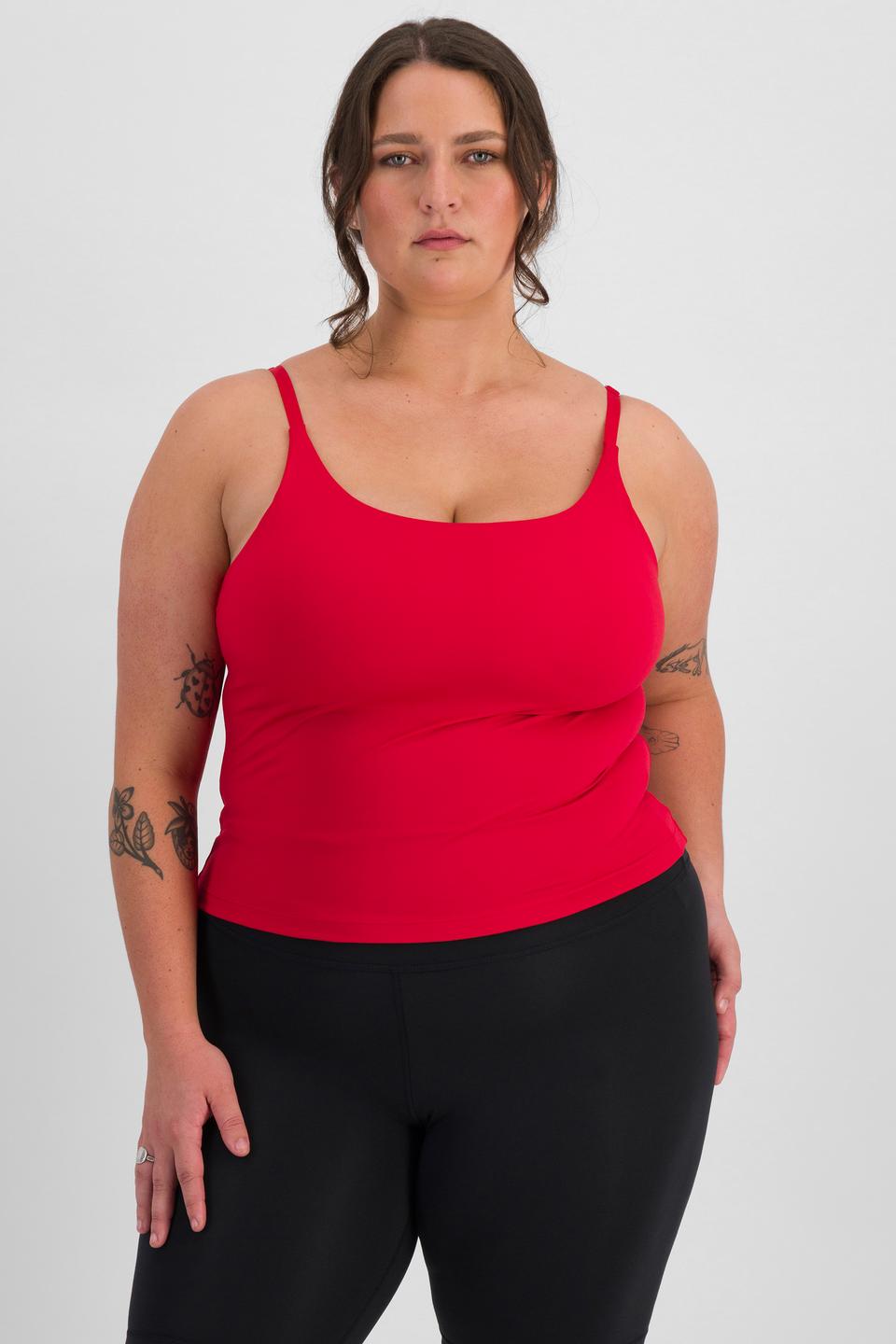 LANI (She/Her) wears size L and is 168cm tall with 115cm chest and 99cm waist
