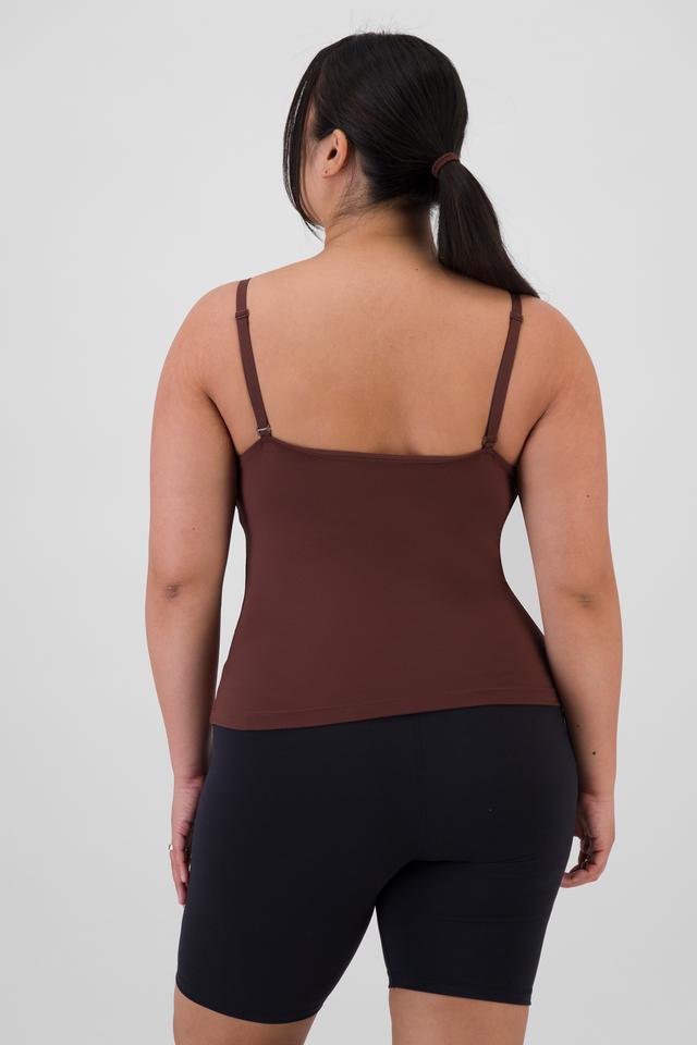 Chloe (She/Her) wears size L and is 165cm tall with 95cm chest and 78cm waist