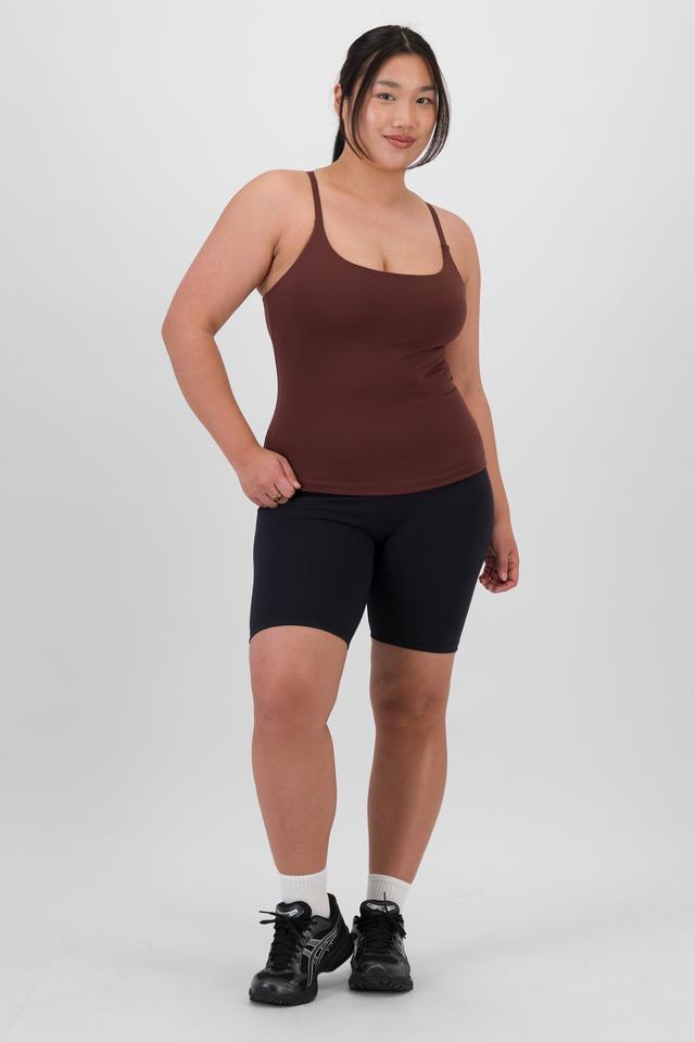 Chloe (She/Her) wears size L and is 165cm tall with 95cm chest and 78cm waist