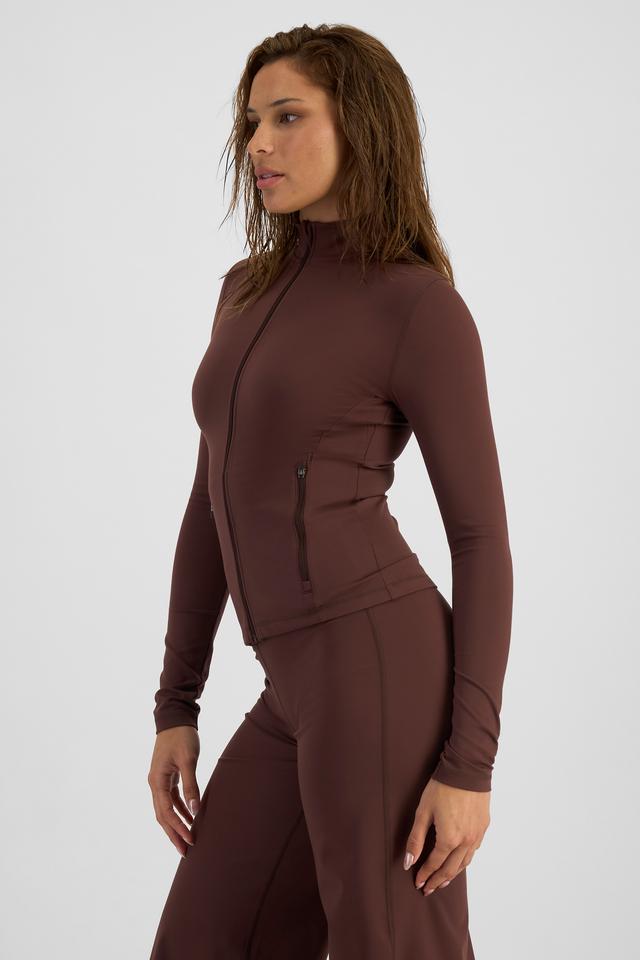 Melissa (She/Her) wears size S and is 169cm tall with 86cm chest and 66cm waist