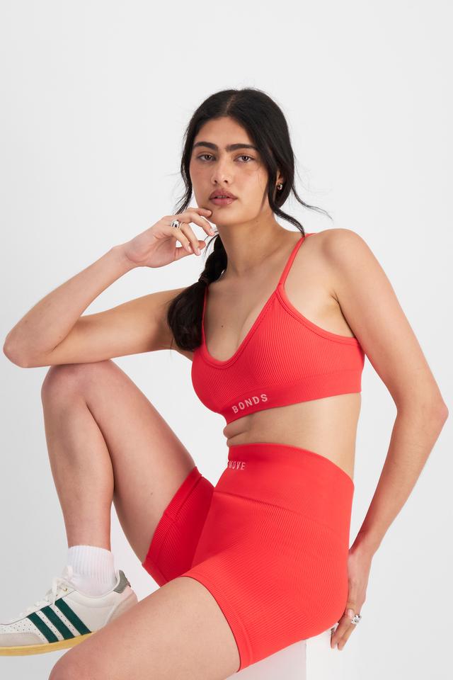 Tiana (She/Her) wears size 10 and is 176cm tall with cm chest and cm waist