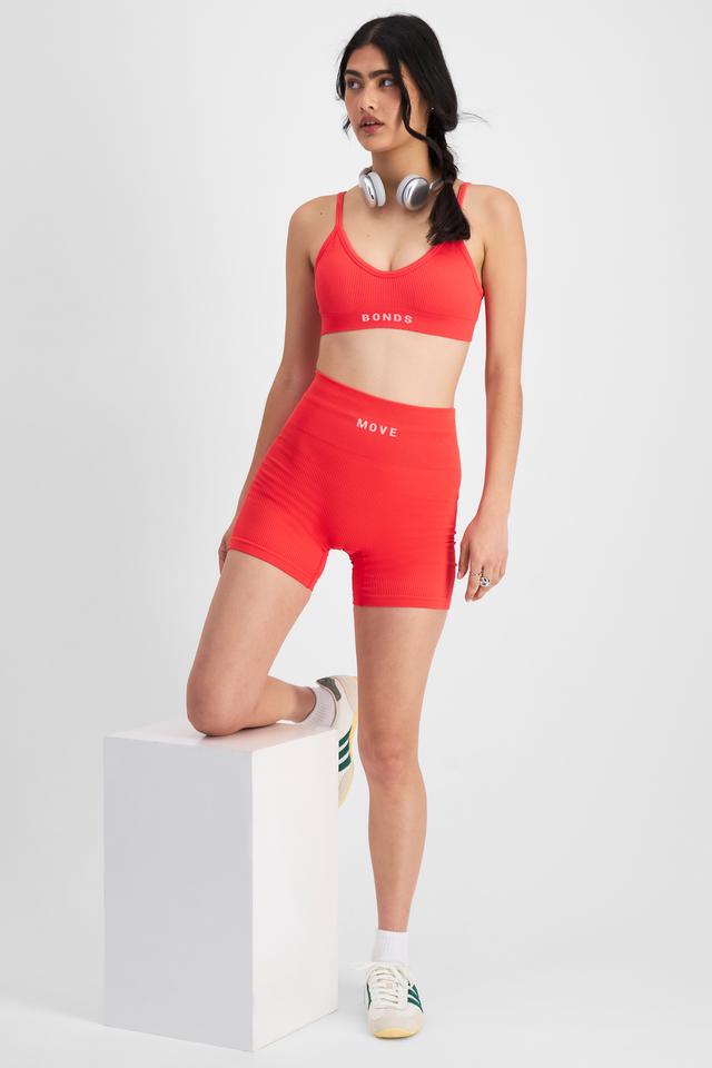 Tiana (She/Her) wears size 10 and is 176cm tall with cm chest and cm waist