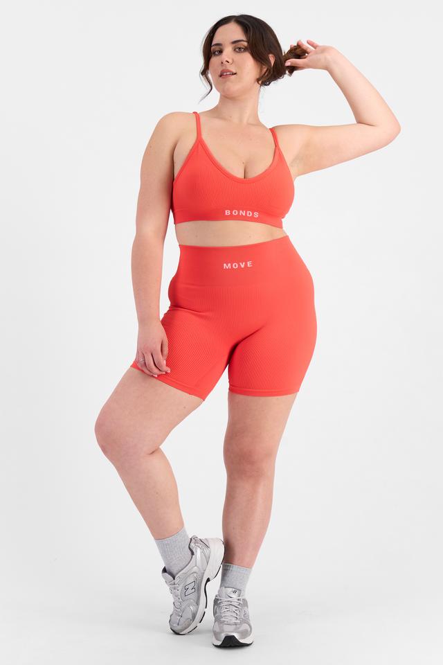 Bella (She/Her) wears size 14 and is 173cm tall with 95cm chest and 77cm waist