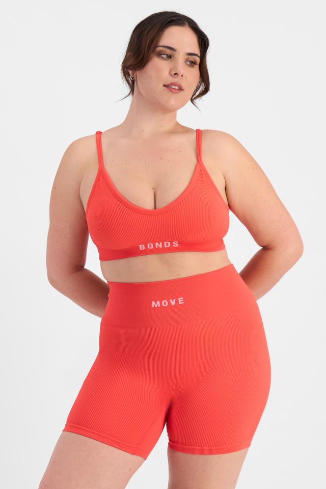 Bella (She/Her) wears size 14 and is 173cm tall with 95cm chest and 77cm waist