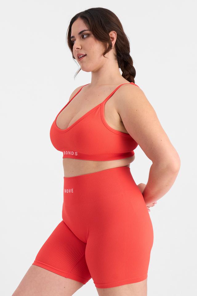 Bella (She/Her) wears size 14 and is 173cm tall with 95cm chest and 77cm waist