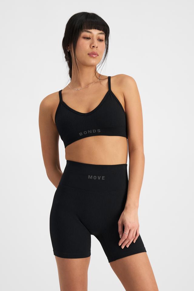 Nancy (She/Her) wears size S and is 170cm tall with 82cm chest and 64cm waist