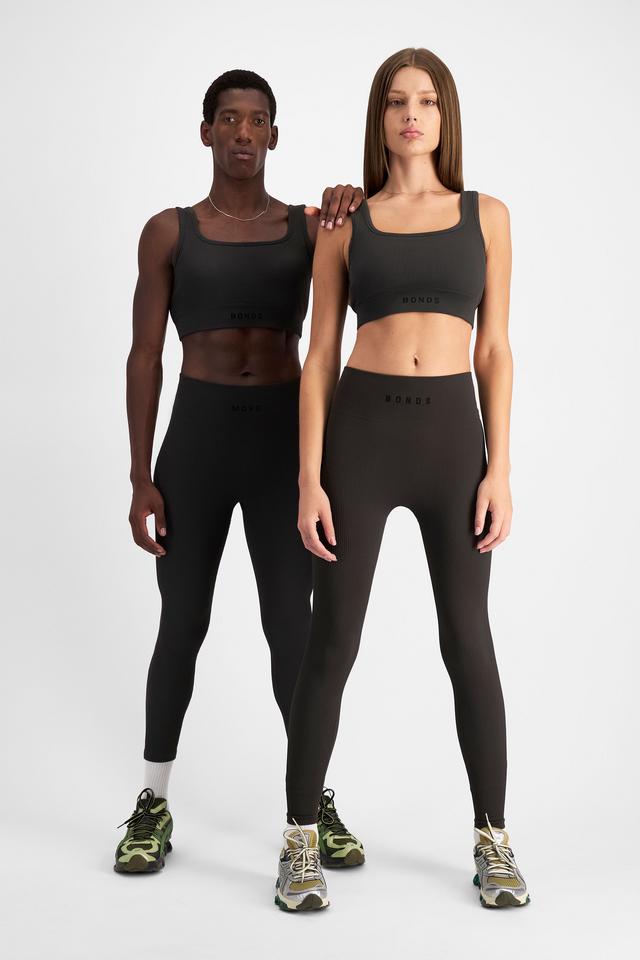 India (She/Her) wears size M and is 180cm tall with 88cm chest and 26cm waist & Emmanuel (He/Him) wears size M and is 182cm tall with 93cm chest and 73cm waist