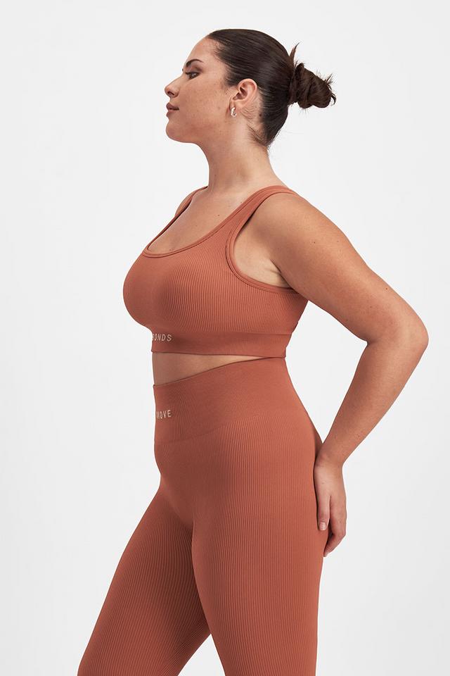 Bella (She/Her) wears size Large and is 173cm tall with 95cm chest and 77cm waist