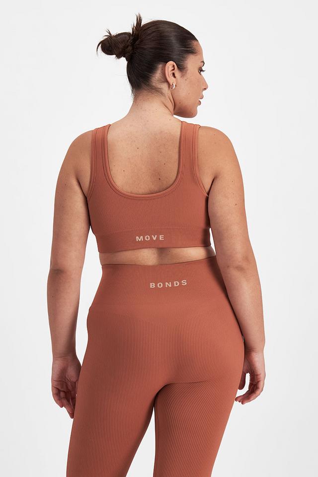 Bella (She/Her) wears size Large and is 173cm tall with 95cm chest and 77cm waist