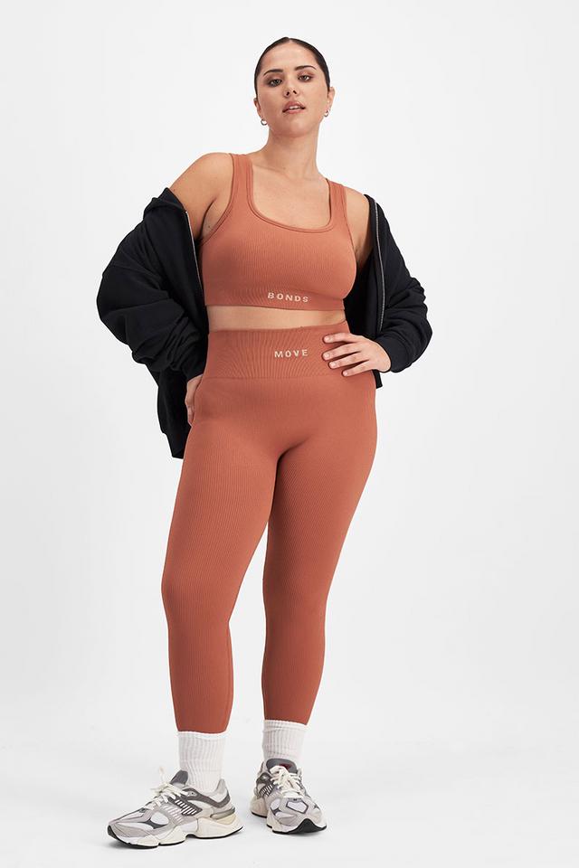 Bella (She/Her) wears size Large and is 173cm tall with 95cm chest and 77cm waist