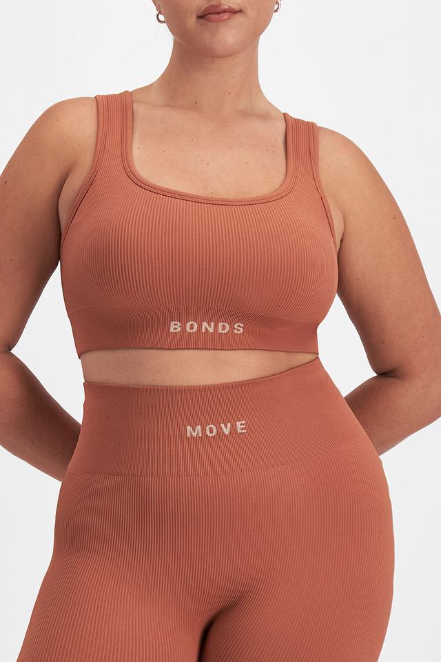 Bella (She/Her) wears size Large and is 173cm tall with 95cm chest and 77cm waist