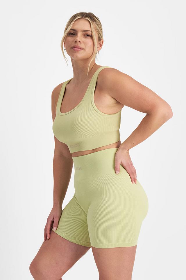 Zoe (She/Her) wears size Large and is 170cm tall with 98cm chest and 85cm waist