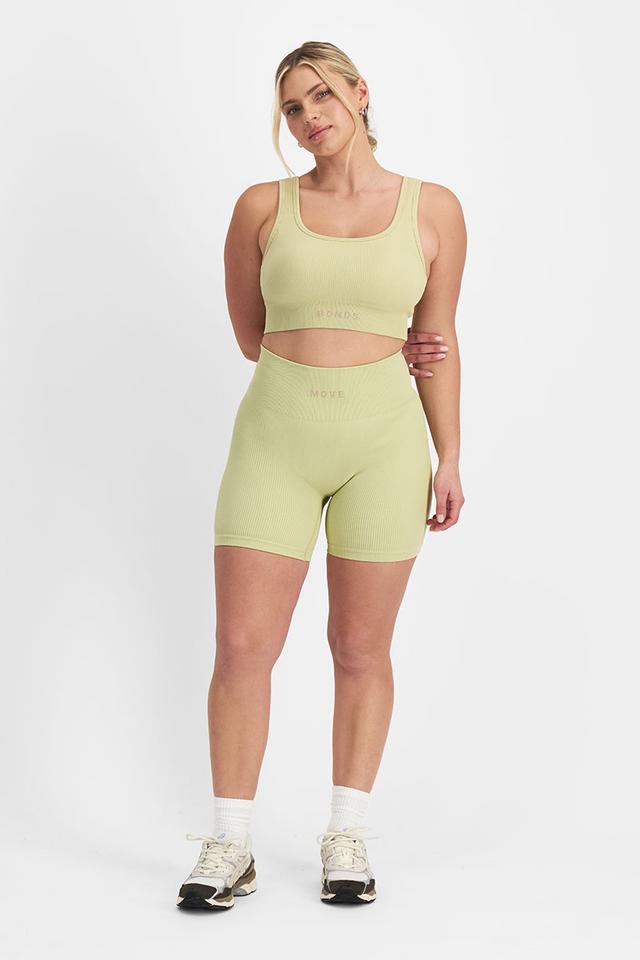 Zoe (She/Her) wears size Large and is 170cm tall with 98cm chest and 85cm waist