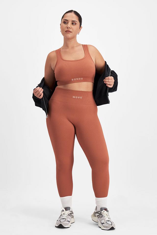 Bella (She/Her) wears size Large and is 173cm tall with 95cm chest and 77cm waist