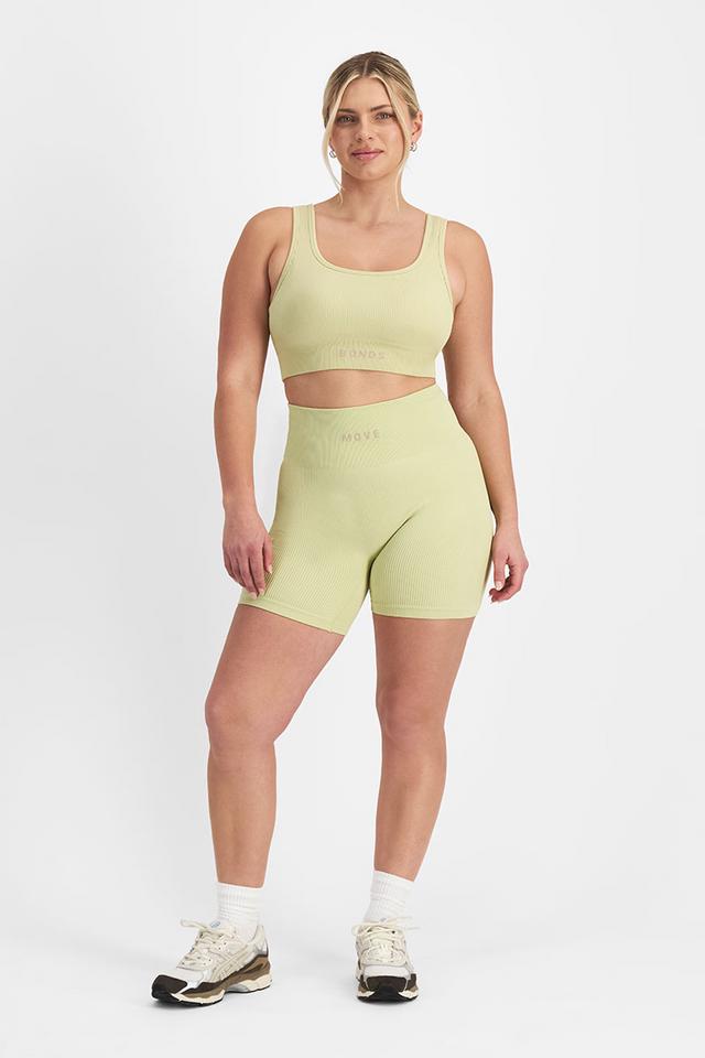 Zoe (She/Her) wears size Large and is 170cm tall with 98cm chest and 85cm waist
