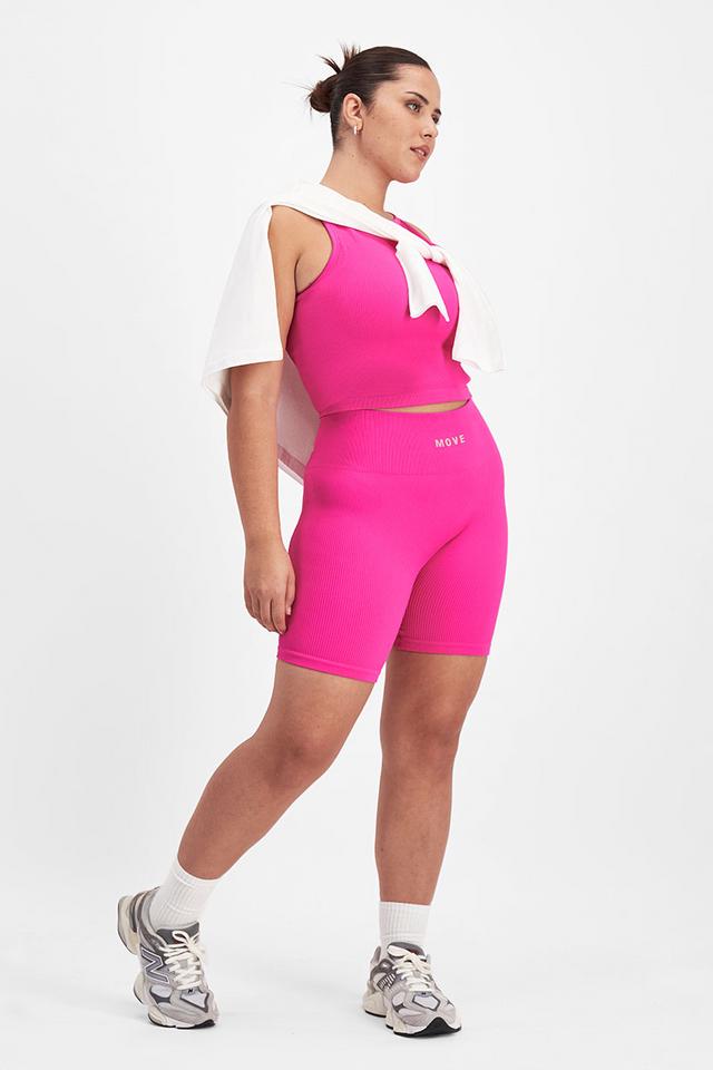 Bella (She/Her) wears size Large and is 173cm tall with 95cm chest and 77cm waist