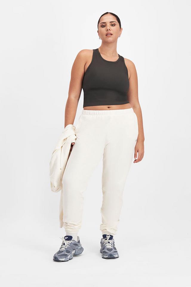 Bella (She/Her) wears size Large and is 173cm tall with 95cm chest and 77cm waist