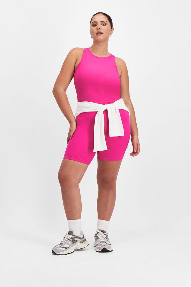 Bella (She/Her) wears size Large and is 173cm tall with 95cm chest and 77cm waist