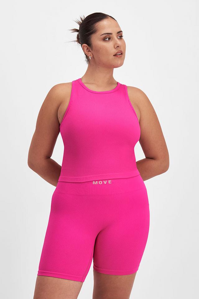 Bella (She/Her) wears size Large and is 173cm tall with 95cm chest and 77cm waist