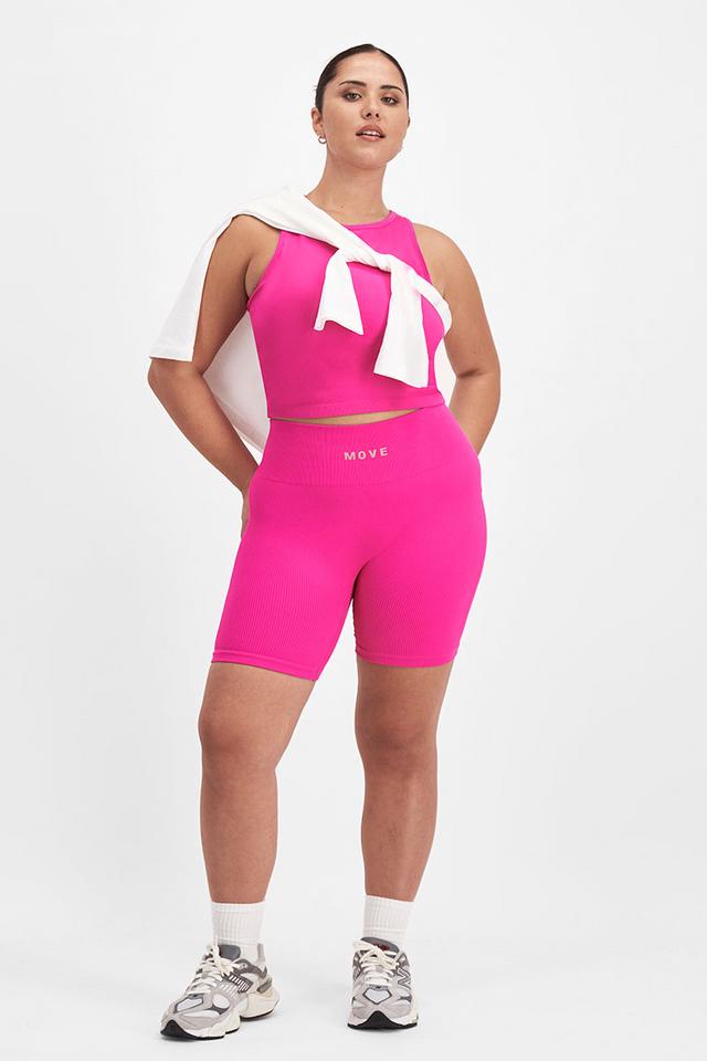 Bella (She/Her) wears size Large and is 173cm tall with 95cm chest and 77cm waist