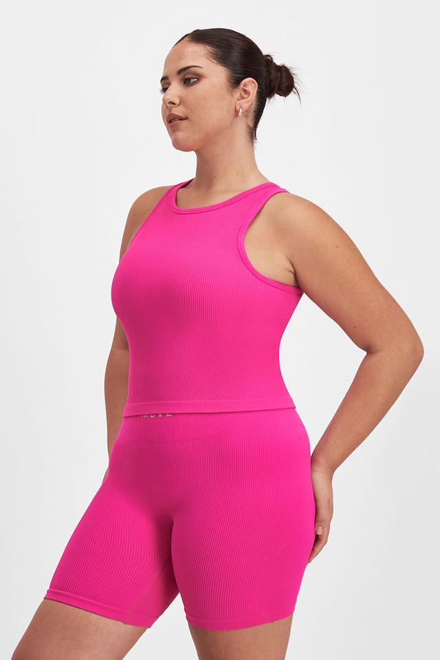 Bella (She/Her) wears size Large and is 173cm tall with 95cm chest and 77cm waist