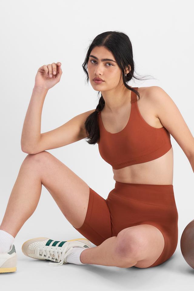 Tiana (She/Her) wears size 12B and is 176cm tall with cm chest and cm waist