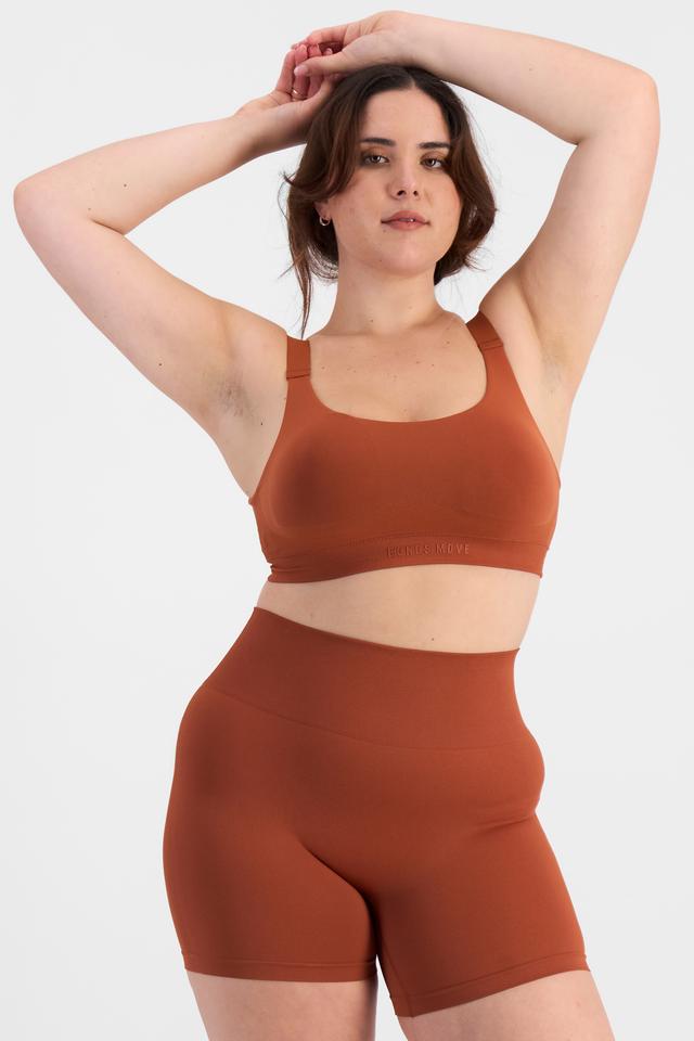 Bella (She/Her) wears size 14D and is 173cm tall with 95cm chest and 77cm waist