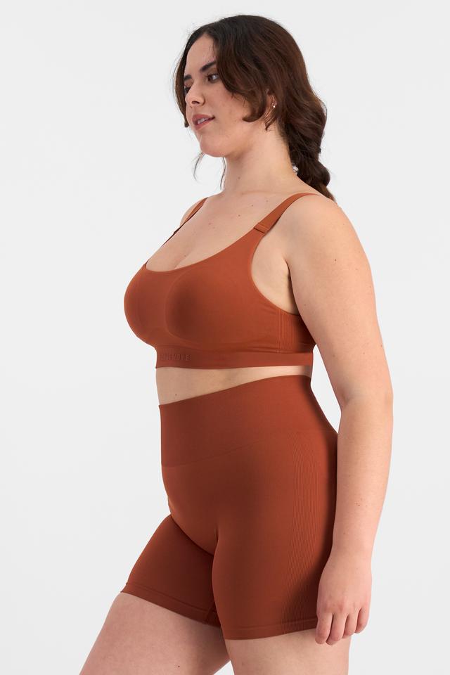 Bella (She/Her) wears size 14D and is 173cm tall with 95cm chest and 77cm waist