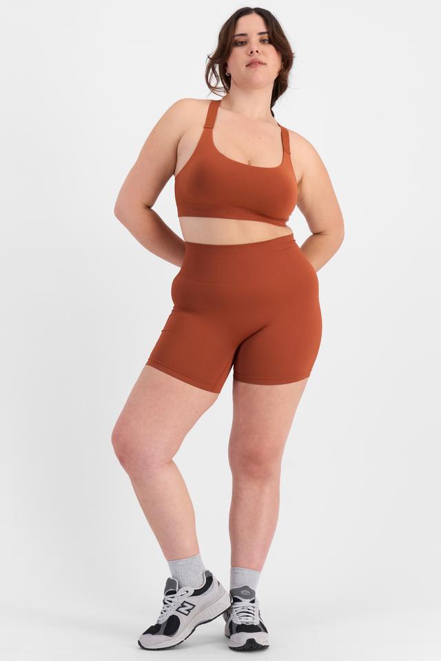 Bella (She/Her) wears size 14D and is 173cm tall with 95cm chest and 77cm waist