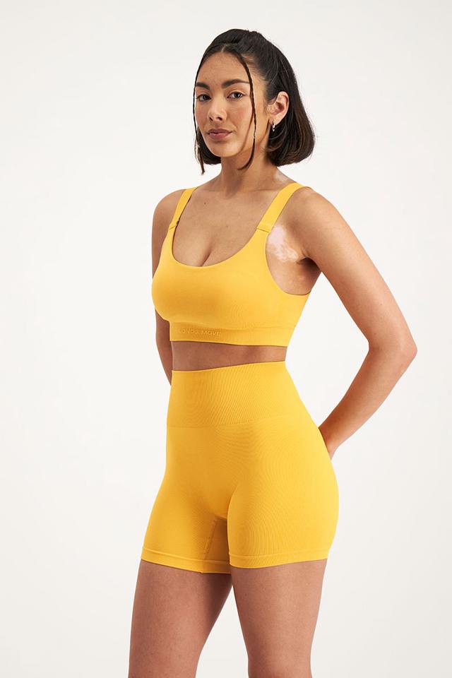 Tia (She/Her) wears size S and is 173cm tall with 81cm chest and 58cm waist
