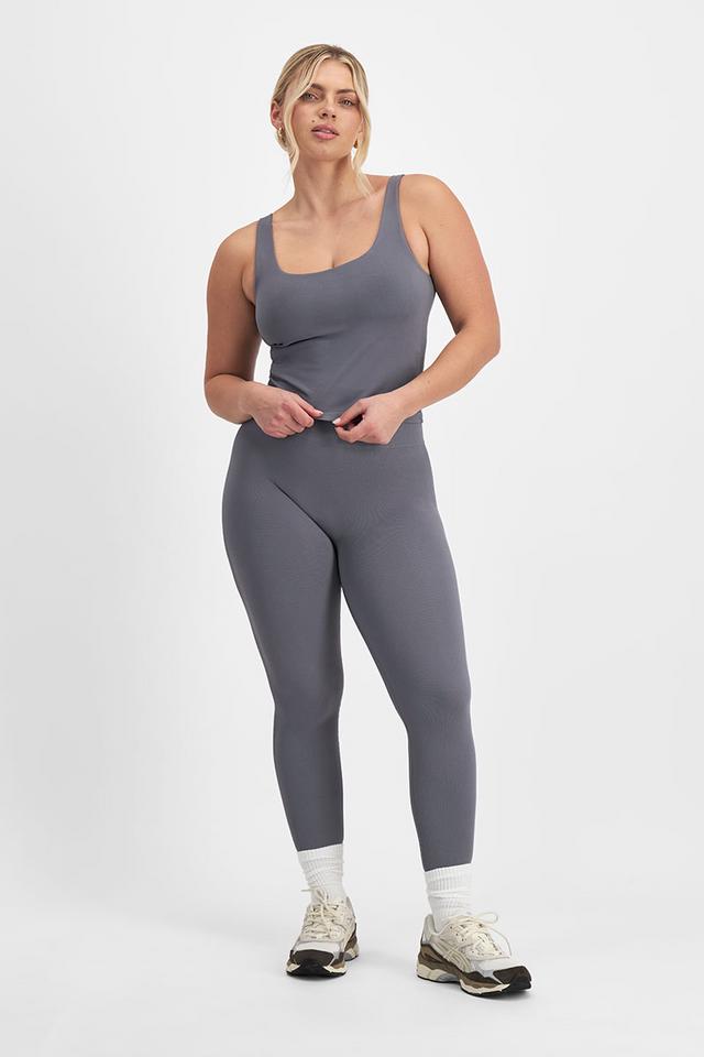 Zoe (She/Her) wears size Large and is 170cm tall with 98cm chest and 85cm waist