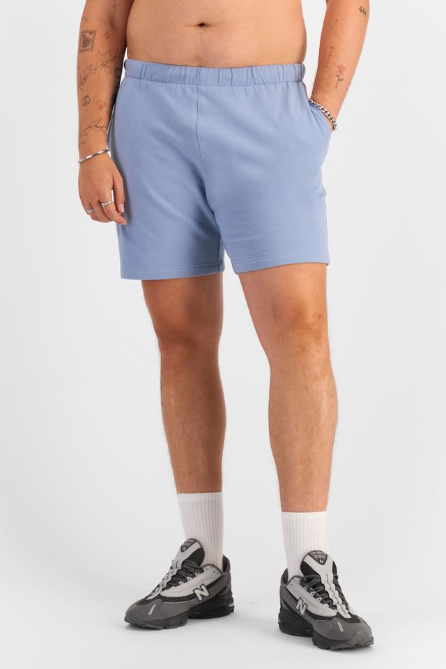 Jake (He/Him) wears size XL and is 195cm tall with 115cm chest and 106cm waist