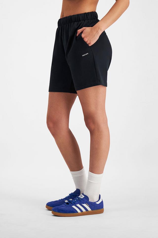 Tia (She/Her) wears size XS and is 173cm tall with 81cm chest and 58cm waist