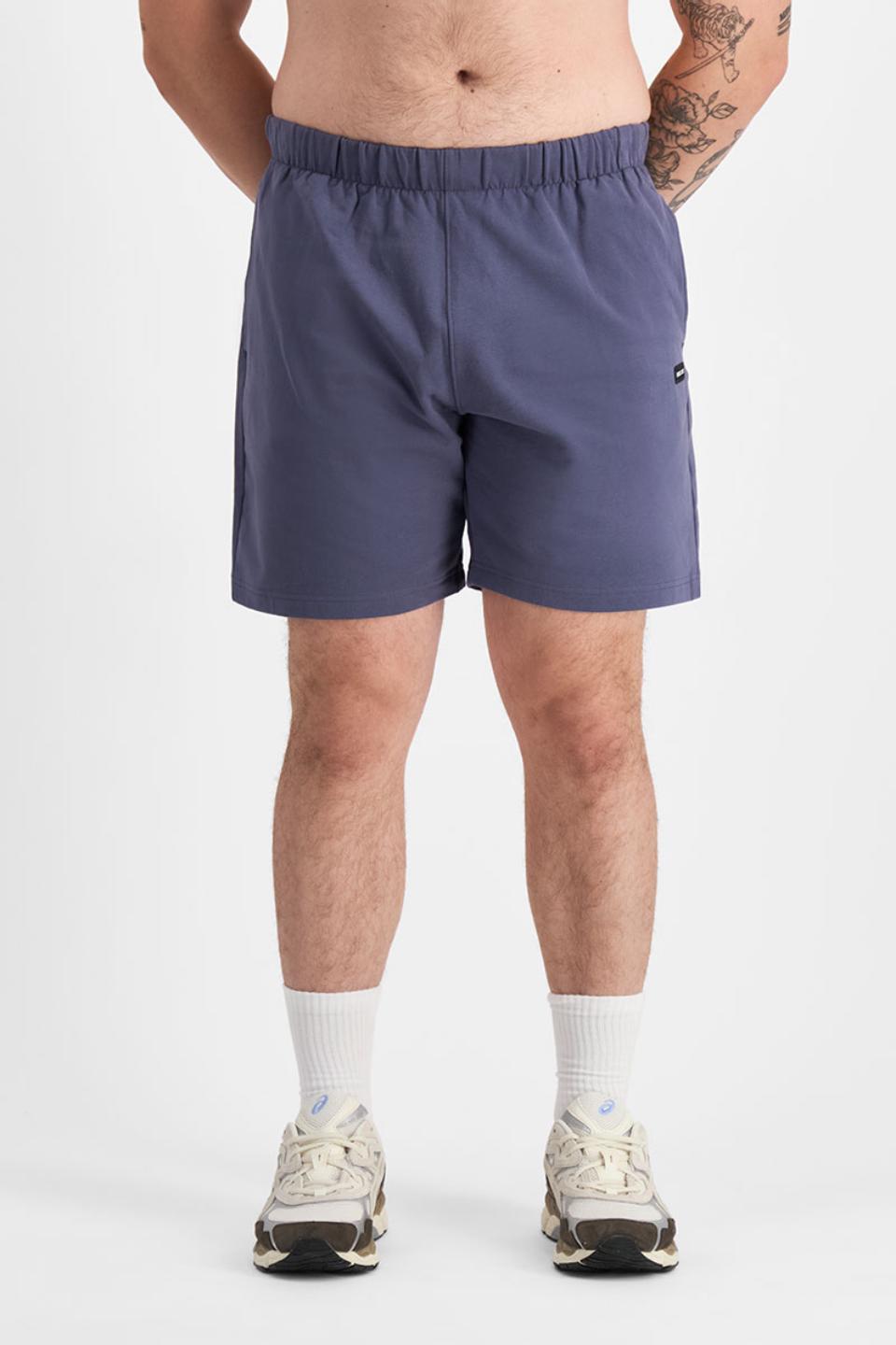 Sam (He/Him) wears size XL and is 178cm tall with 112cm chest