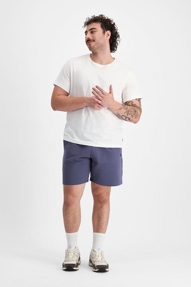 Sam (He/Him) wears size XL and is 178cm tall with 112cm chest
