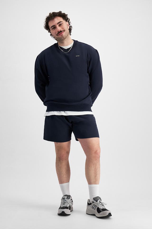 Sam (He/Him) wears size XL and is 178cm tall with 112cm chest