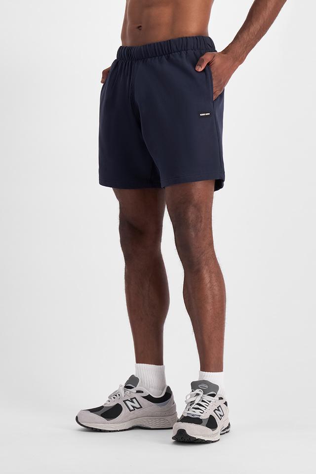 Paoulo (He/Him) wears size Medium and is 188cm tall with 98cm chest and 79cm waist