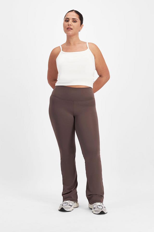 Bella (She/Her) wears size Large and is 173cm tall with 95cm chest and 77cm waist