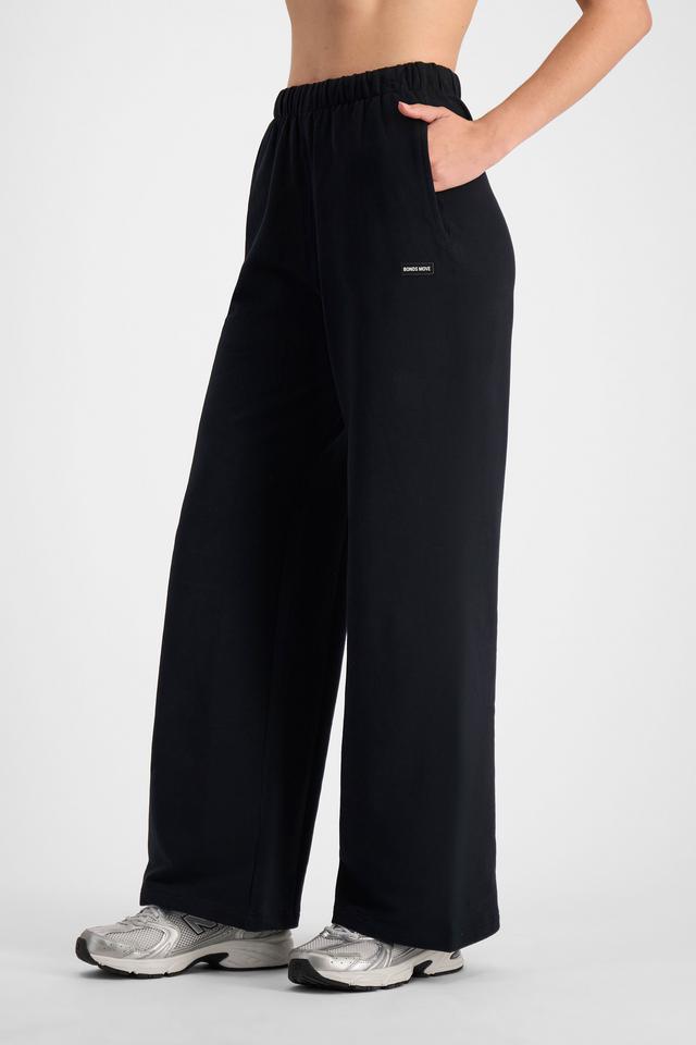 Mikaela (She/Her) wears size S and is 177cm tall with 89cm chest and 66cm waist