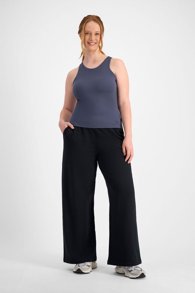 Martine (She/Her) wears size L and is 175cm tall with 82cm chest and 76cm waist