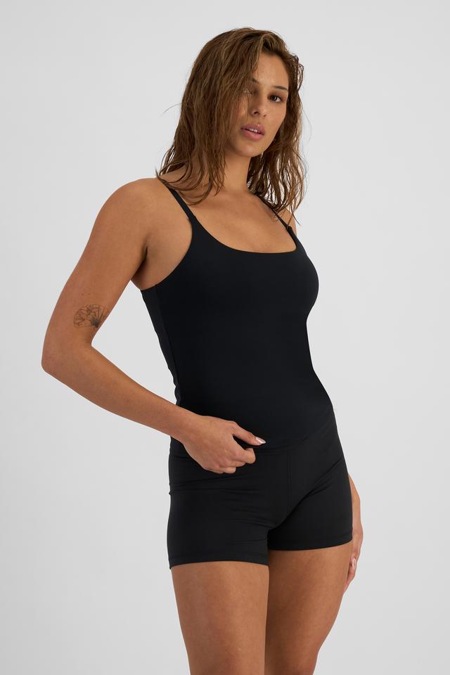Melissa (She/Her) wears size S and is 169cm tall with 86cm chest and 66cm waist
