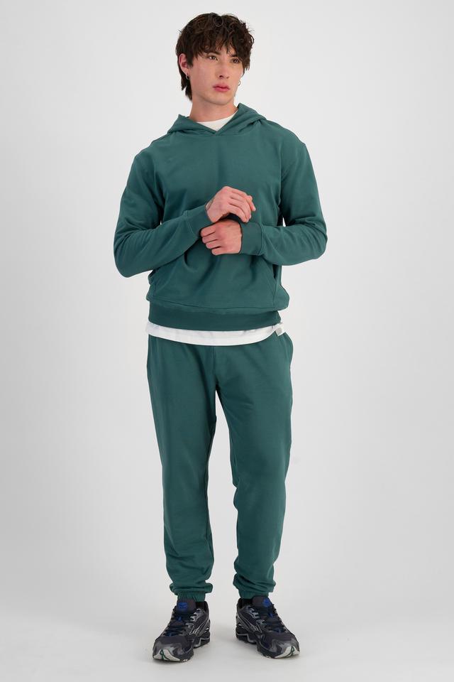 Jai (He/Him) wears size M and is 185cm tall with 92cm chest and 71cm waist