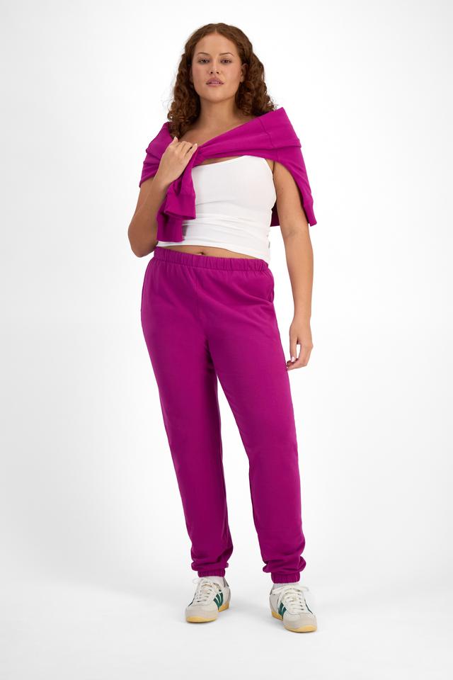 Cameron (She/Her) wears size L and is 179cm tall with 91cm chest and 74cm waist